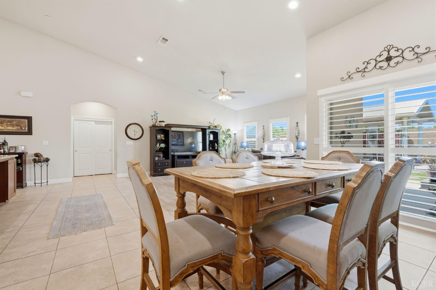 2106 W Bryman St, Hanford, CA 93230