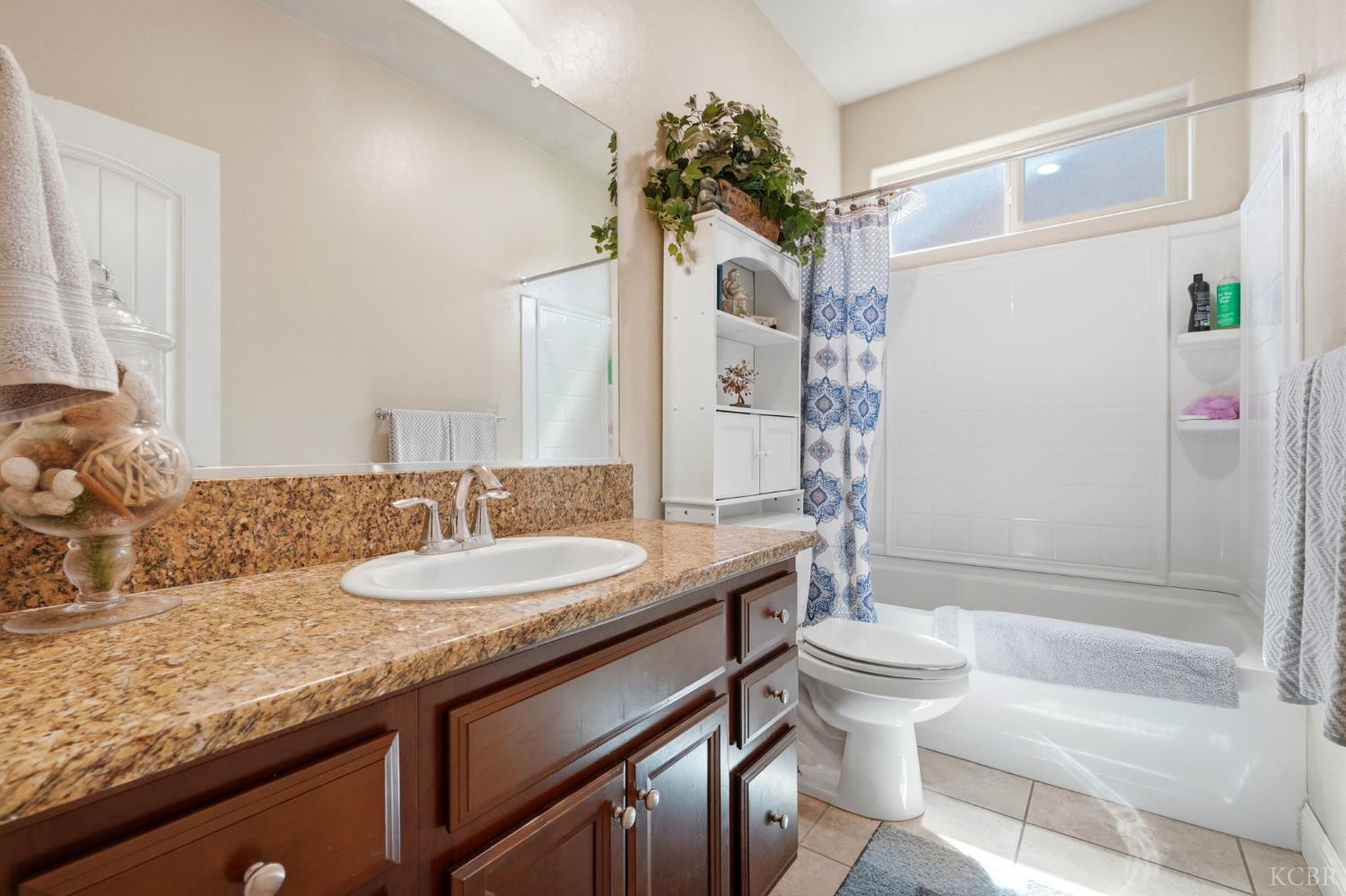 2106 W Bryman St, Hanford, CA 93230