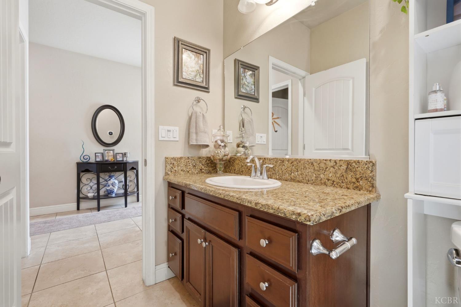 2106 W Bryman St, Hanford, CA 93230