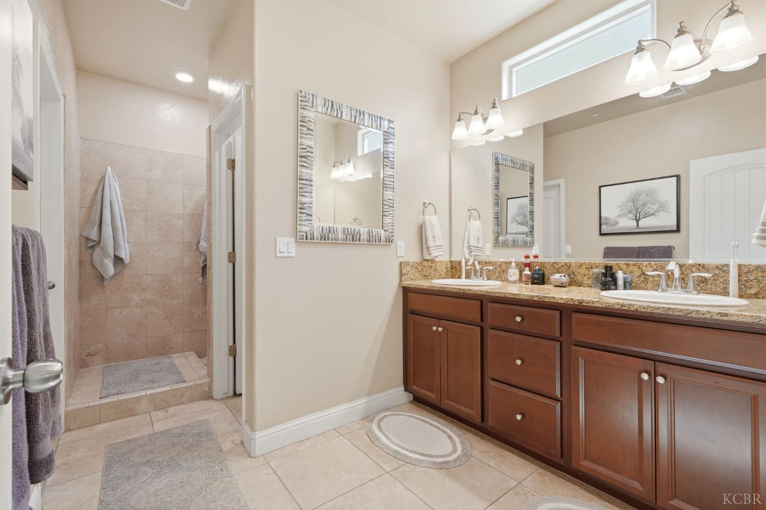 2106 W Bryman St, Hanford, CA 93230