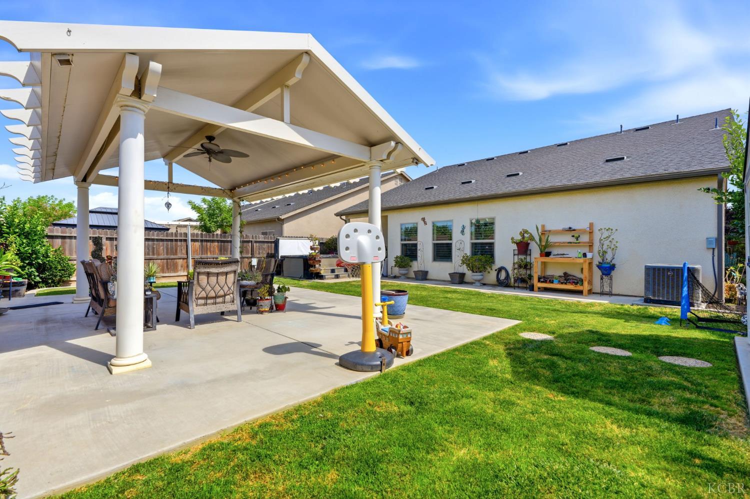 2106 W Bryman St, Hanford, CA 93230