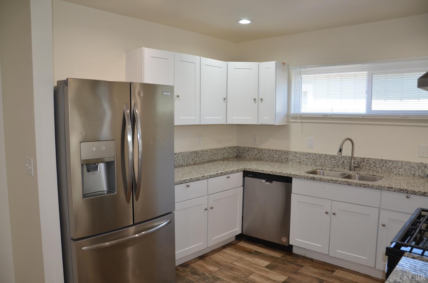 648 B St, Lemoore, CA 93245
