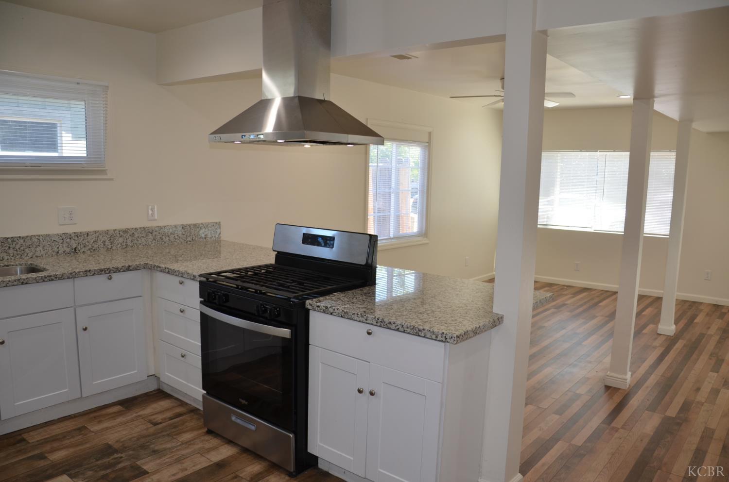 648 B St, Lemoore, CA 93245