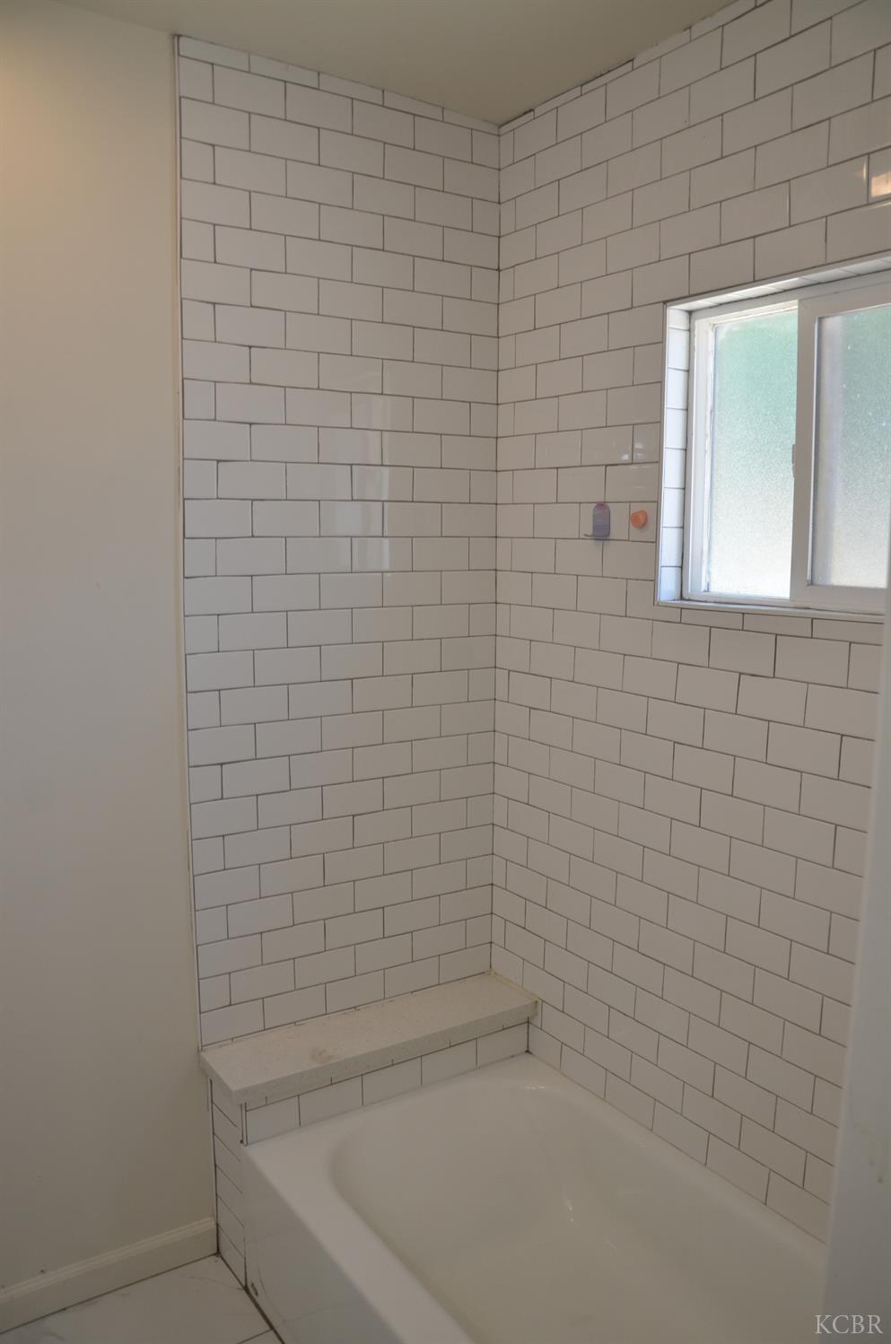648 B St, Lemoore, CA 93245