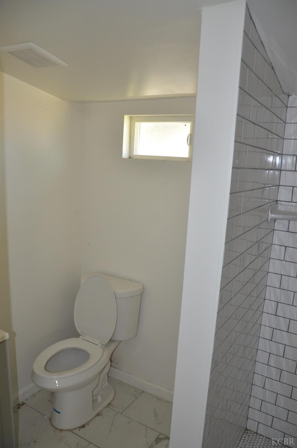 648 B St, Lemoore, CA 93245
