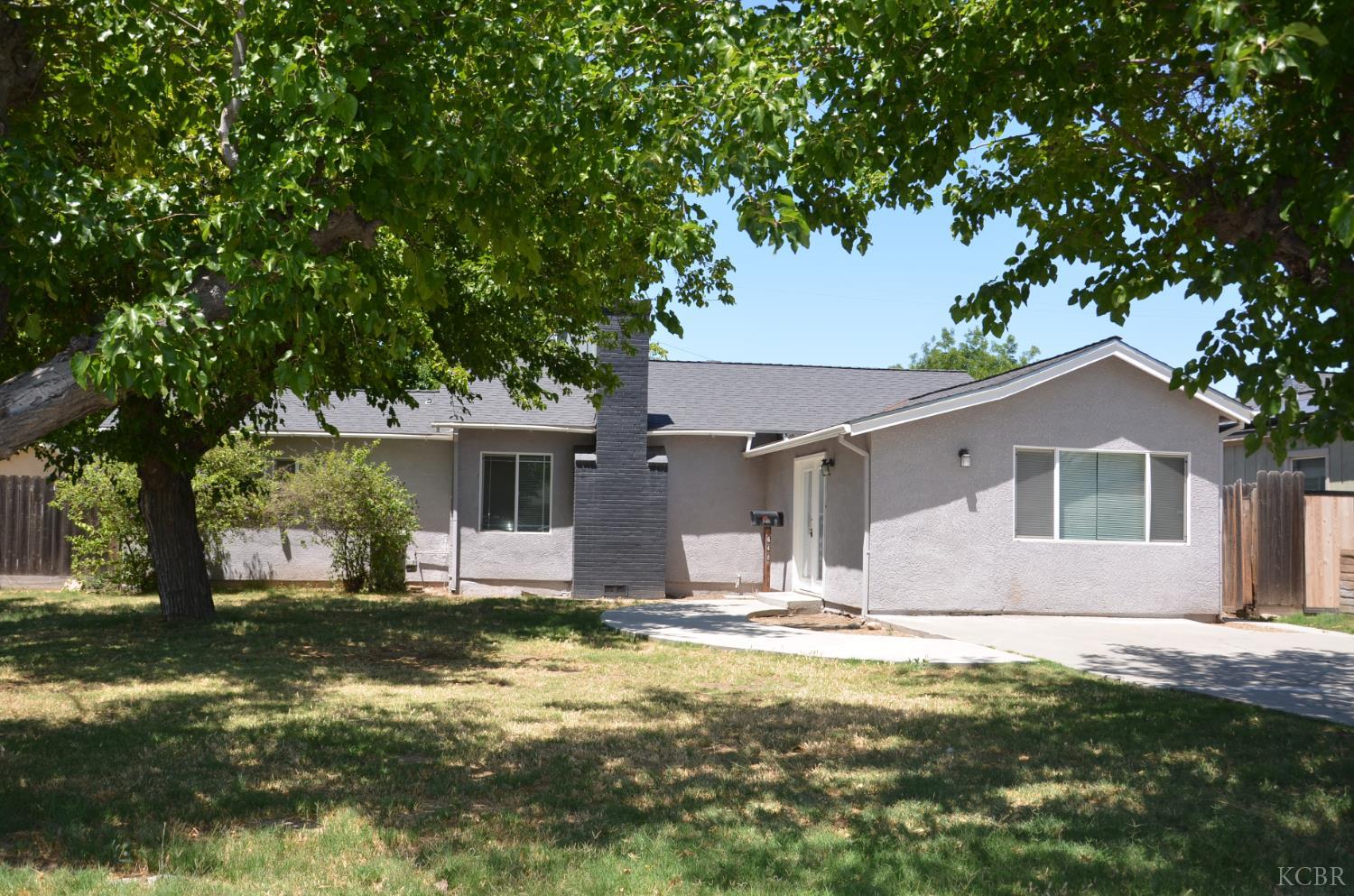 648 B St, Lemoore, CA 93245