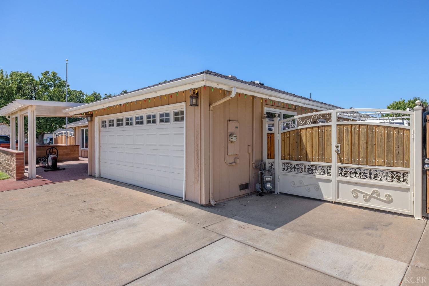 406 Cedar St, Hanford, CA 93230