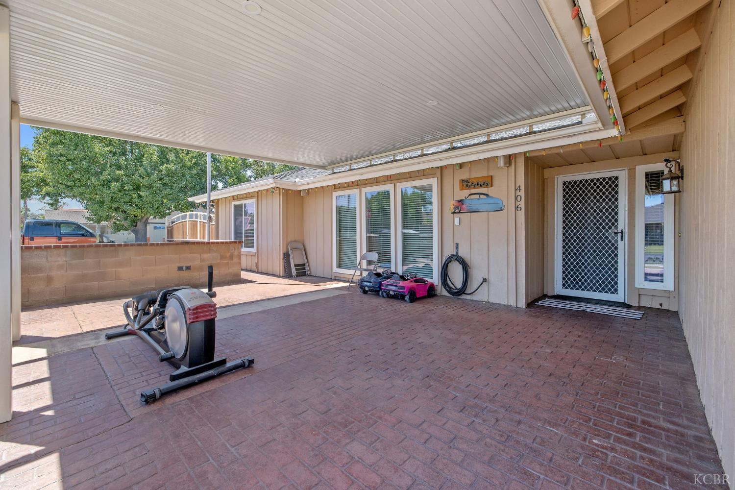 406 Cedar St, Hanford, CA 93230