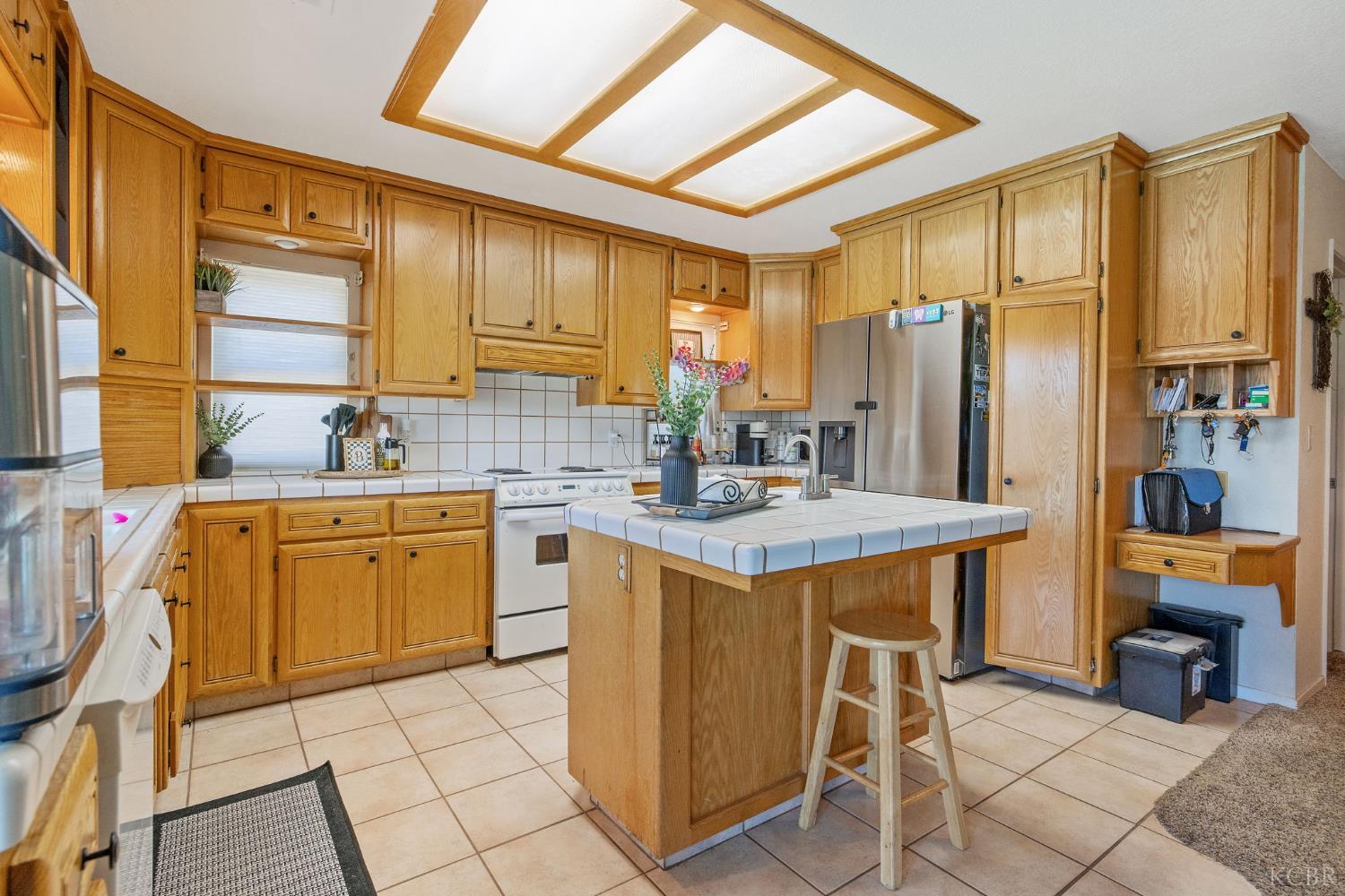 406 Cedar St, Hanford, CA 93230