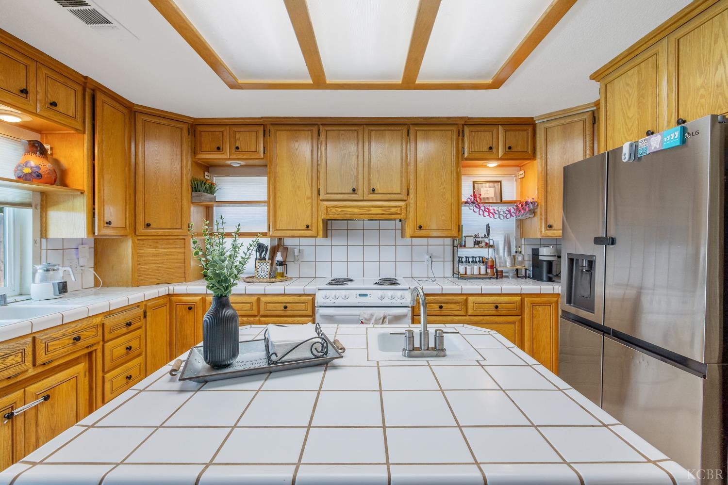 406 Cedar St, Hanford, CA 93230