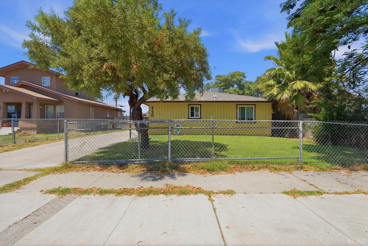 110 E 2nd St, Hanford, CA 93230