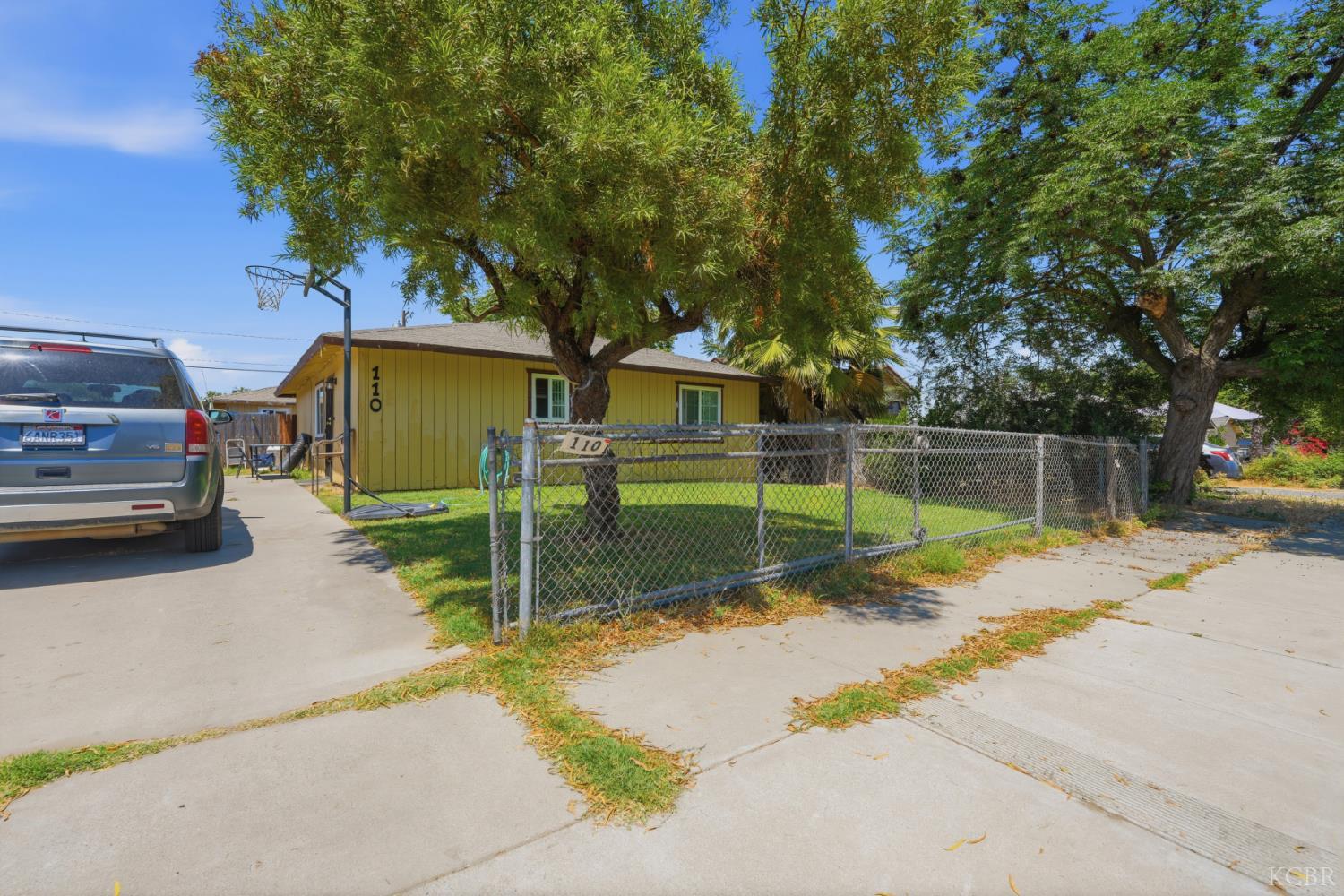 110 E 2nd St, Hanford, CA 93230