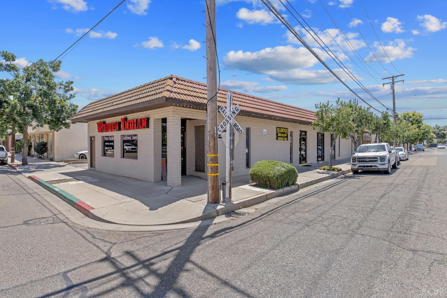 210 N Floral St, Visalia, CA 93291