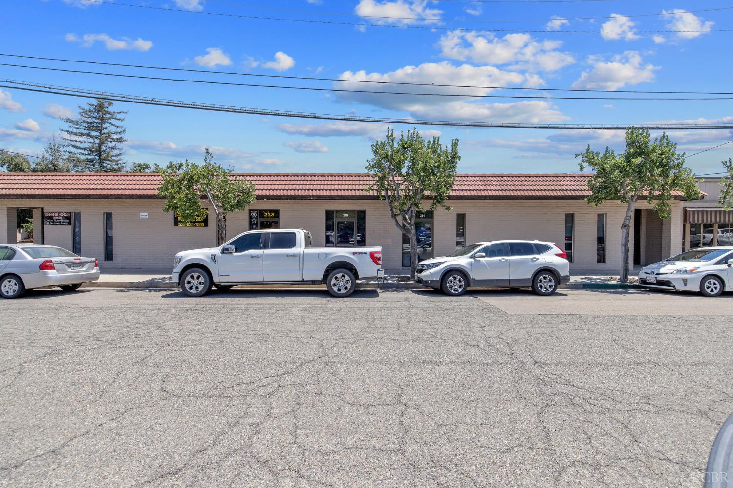210 N Floral St, Visalia, CA 93291