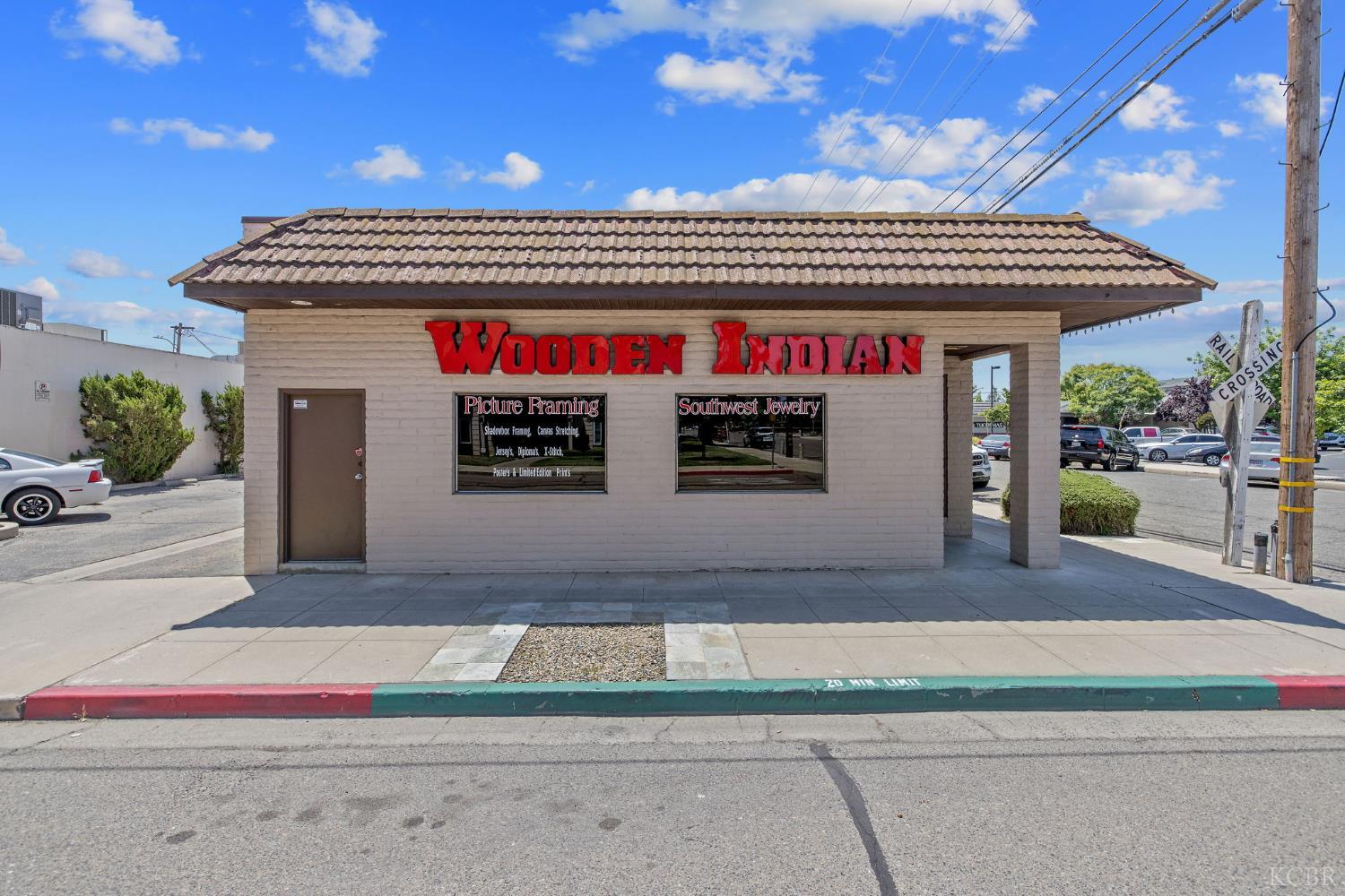 210 N Floral St, Visalia, CA 93291