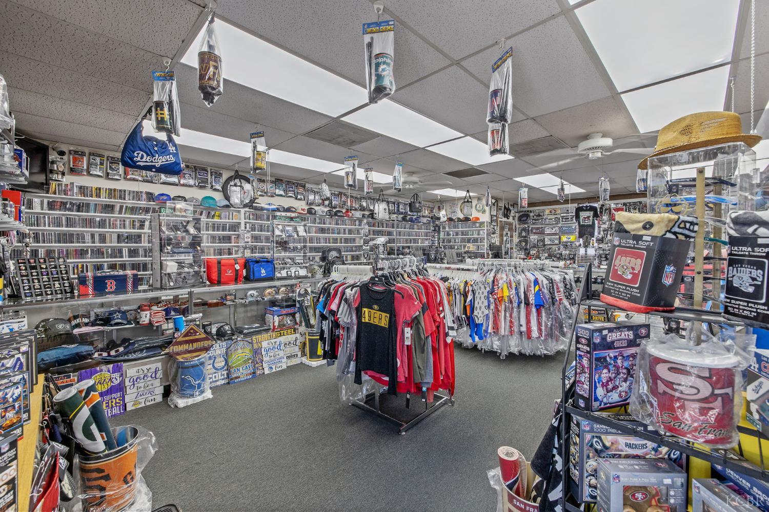 210 N Floral St, Visalia, CA 93291