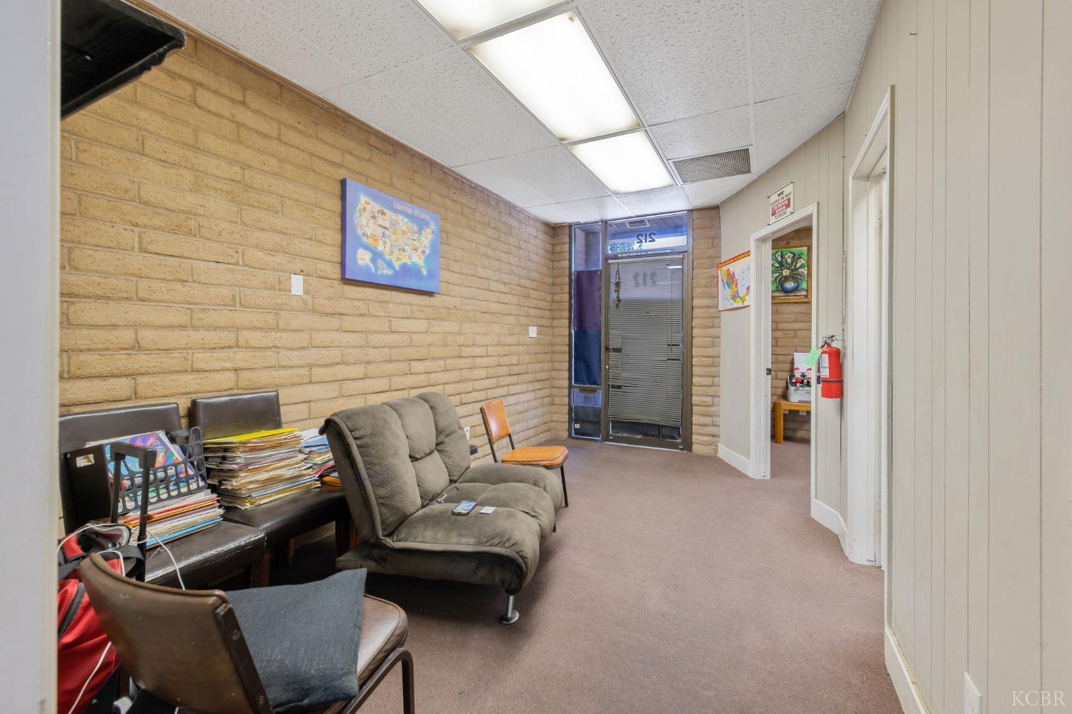 210 N Floral St, Visalia, CA 93291