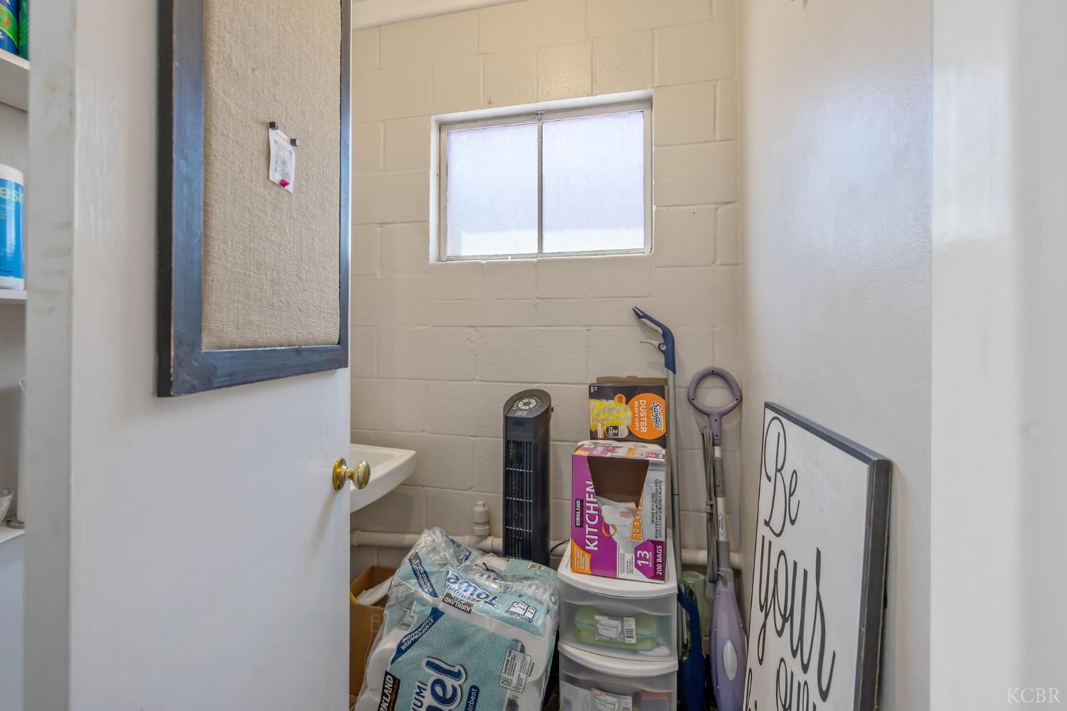 210 N Floral St, Visalia, CA 93291