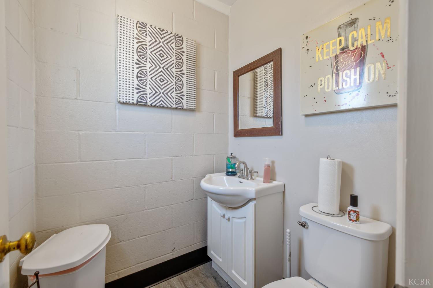210 N Floral St, Visalia, CA 93291