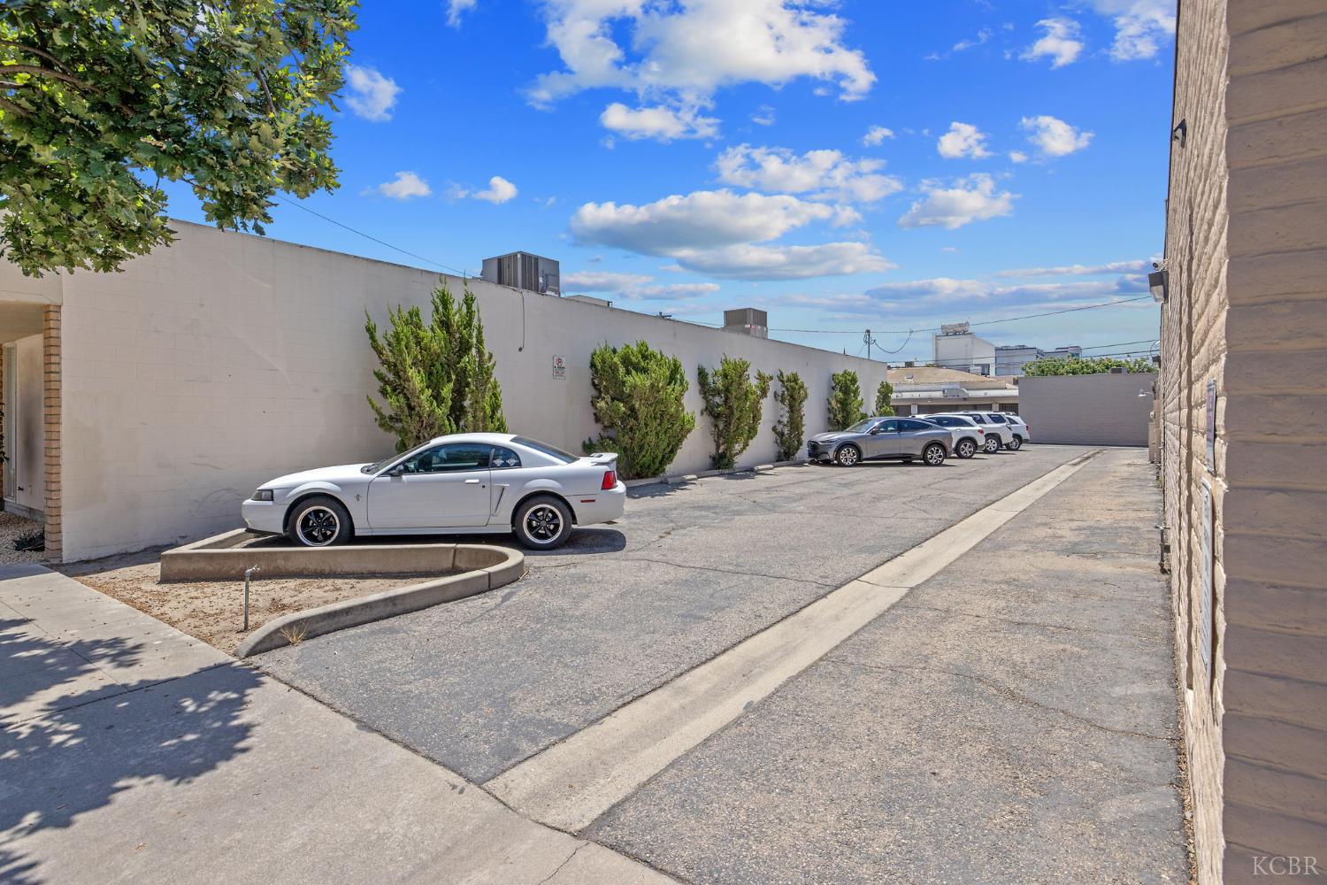210 N Floral St, Visalia, CA 93291