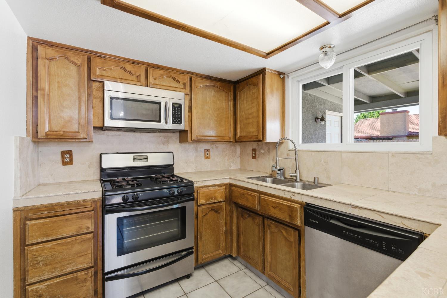 1333 Levich St, Hanford, CA 93230