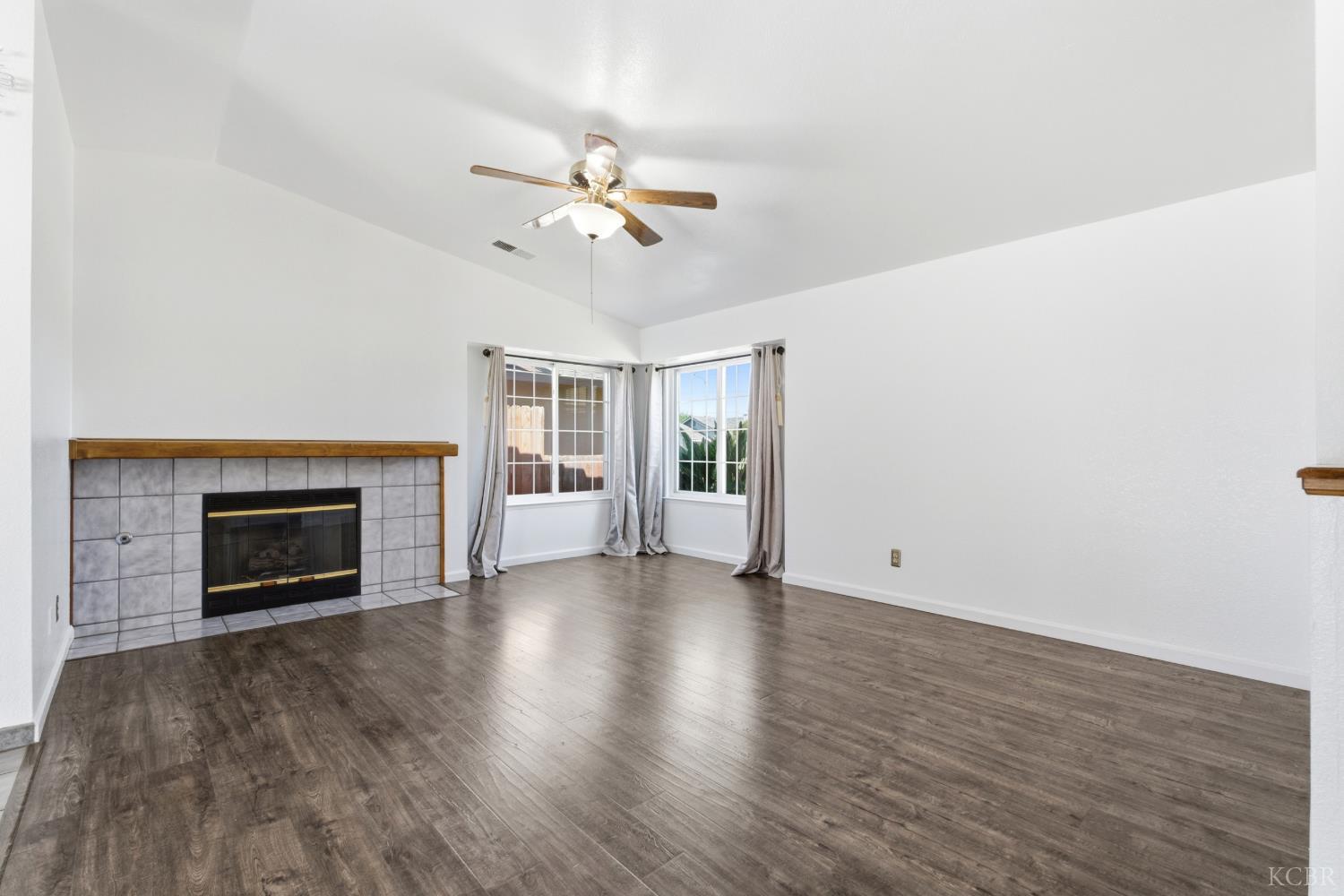1333 Levich St, Hanford, CA 93230