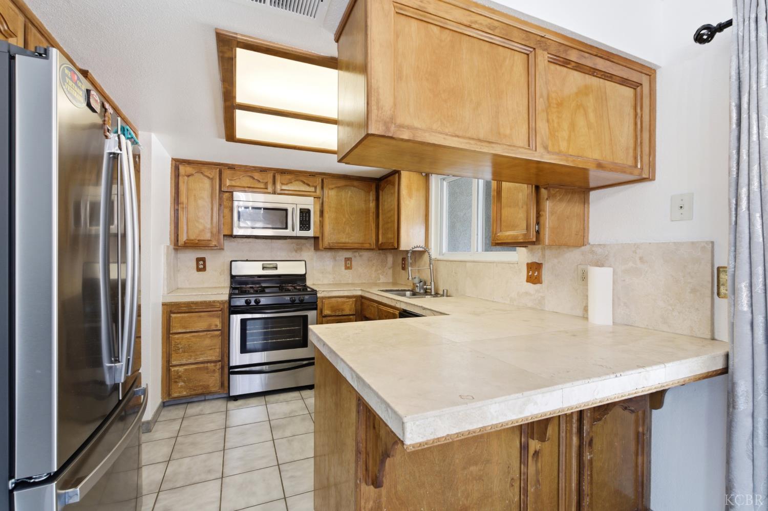 1333 Levich St, Hanford, CA 93230