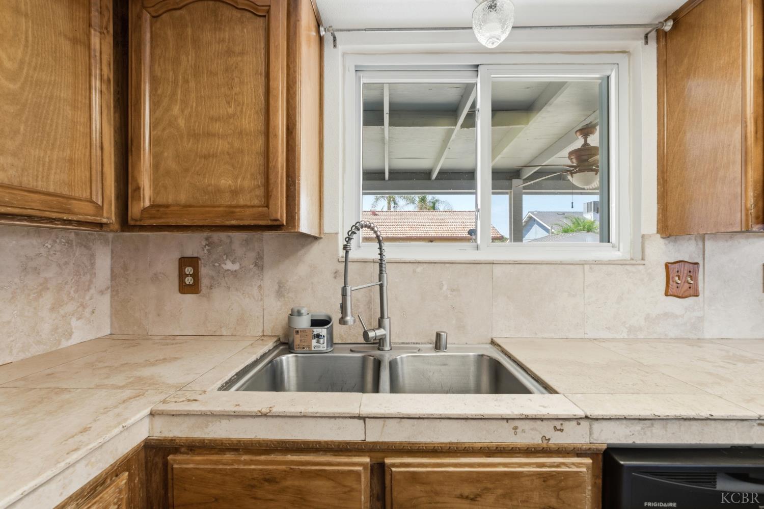 1333 Levich St, Hanford, CA 93230