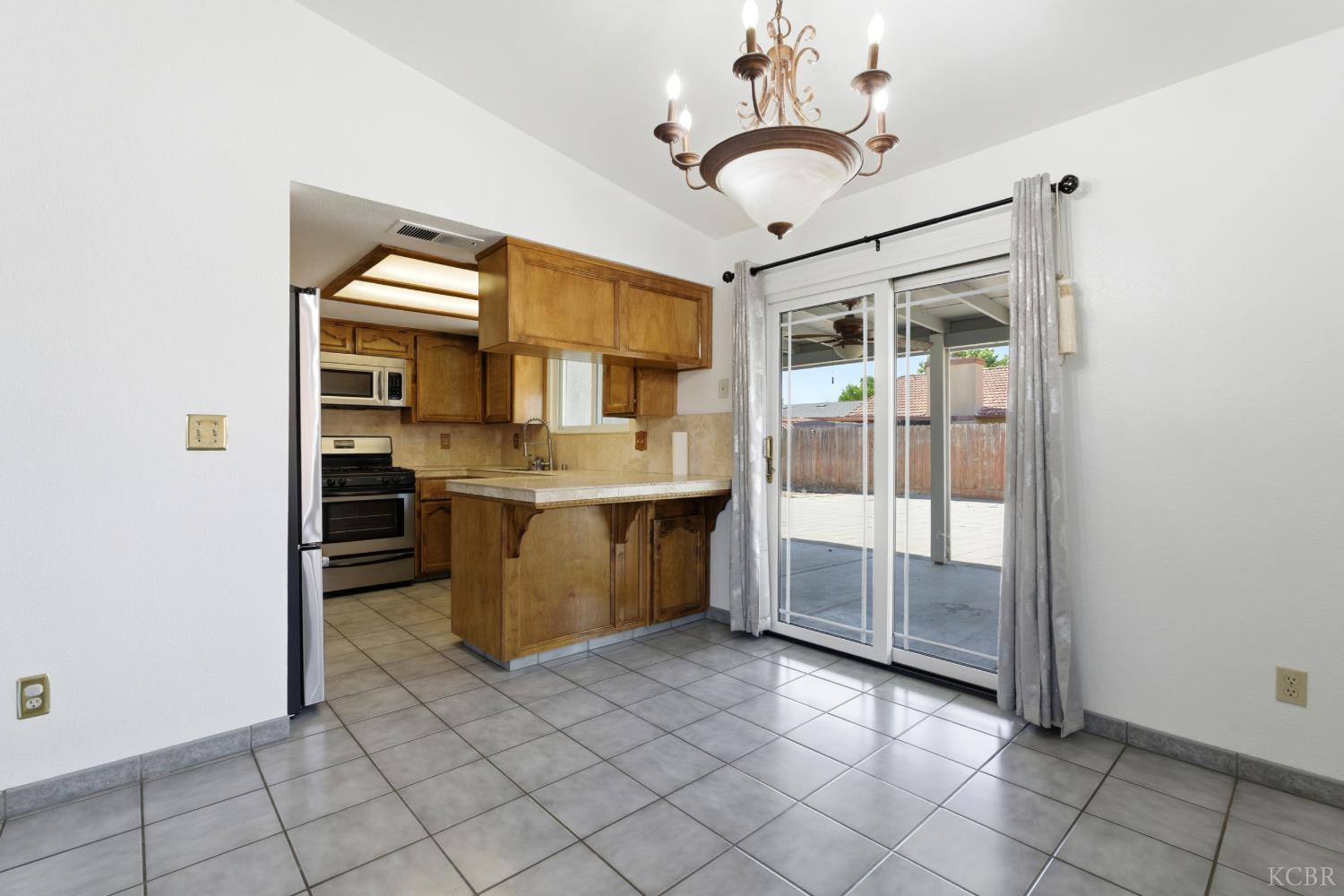 1333 Levich St, Hanford, CA 93230