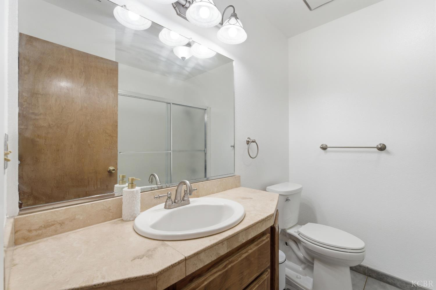 1333 Levich St, Hanford, CA 93230