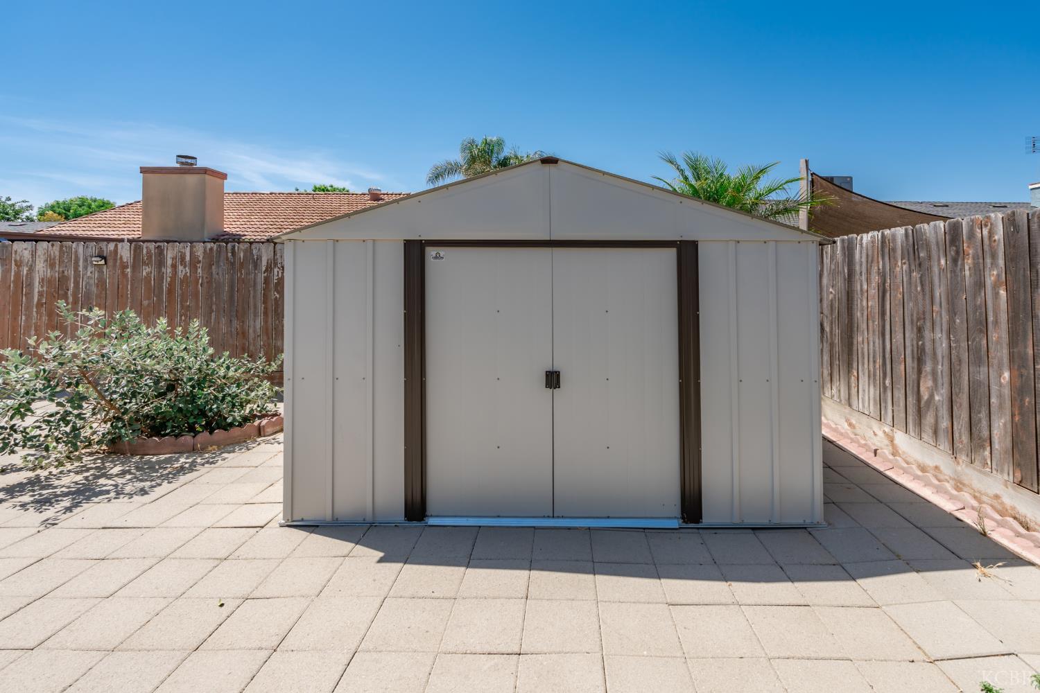 1333 Levich St, Hanford, CA 93230