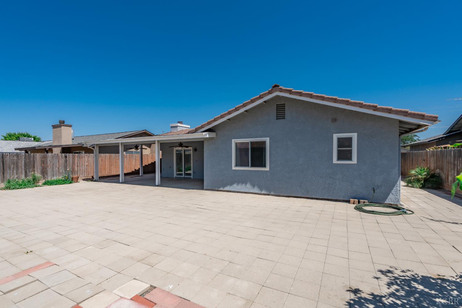 1333 Levich St, Hanford, CA 93230