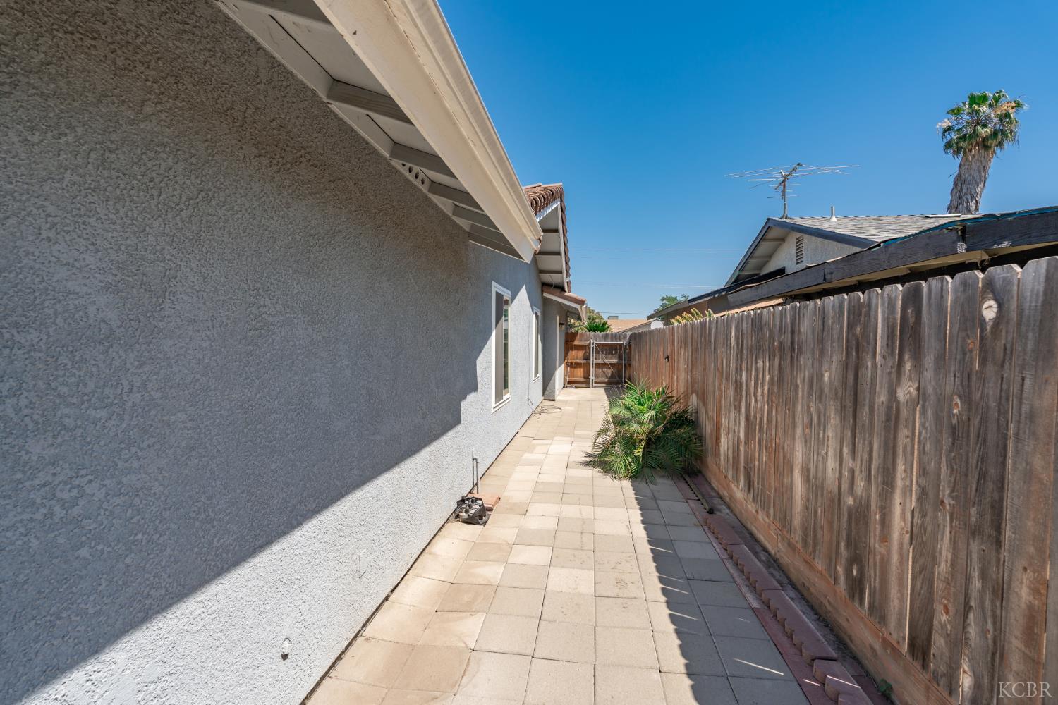 1333 Levich St, Hanford, CA 93230