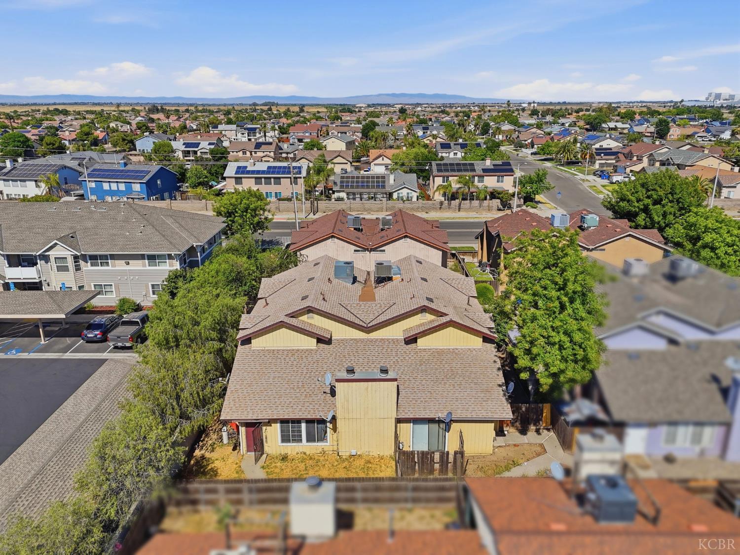 1169 Cherry Ln, Lemoore, CA 93245