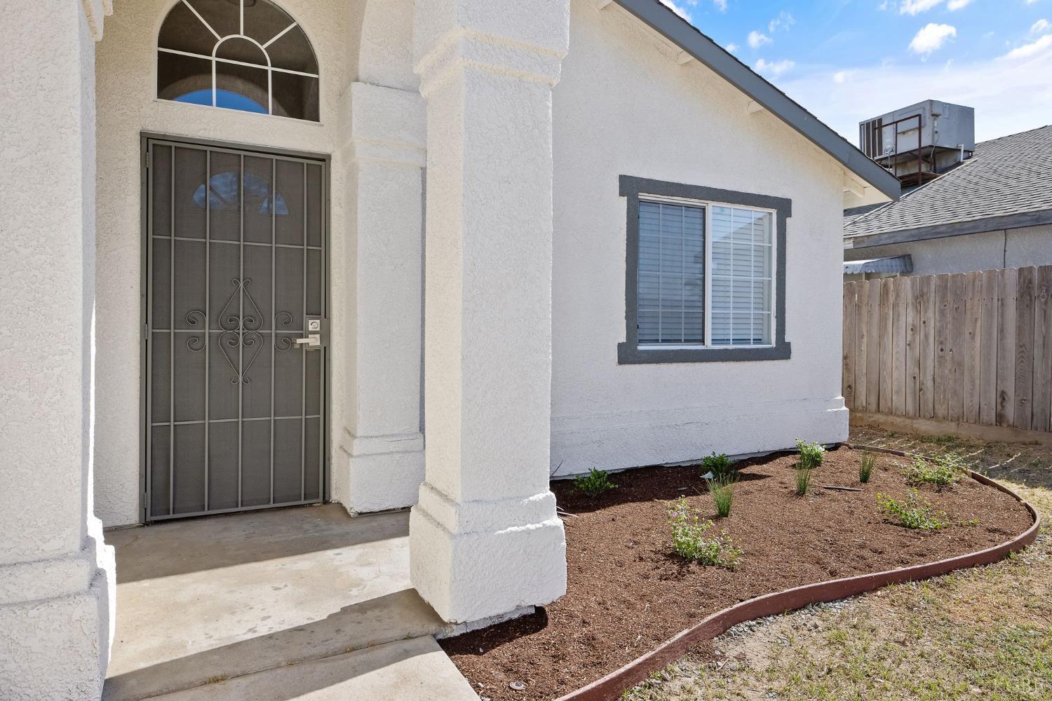 593 Peachwood Ave, Tulare, CA 93274