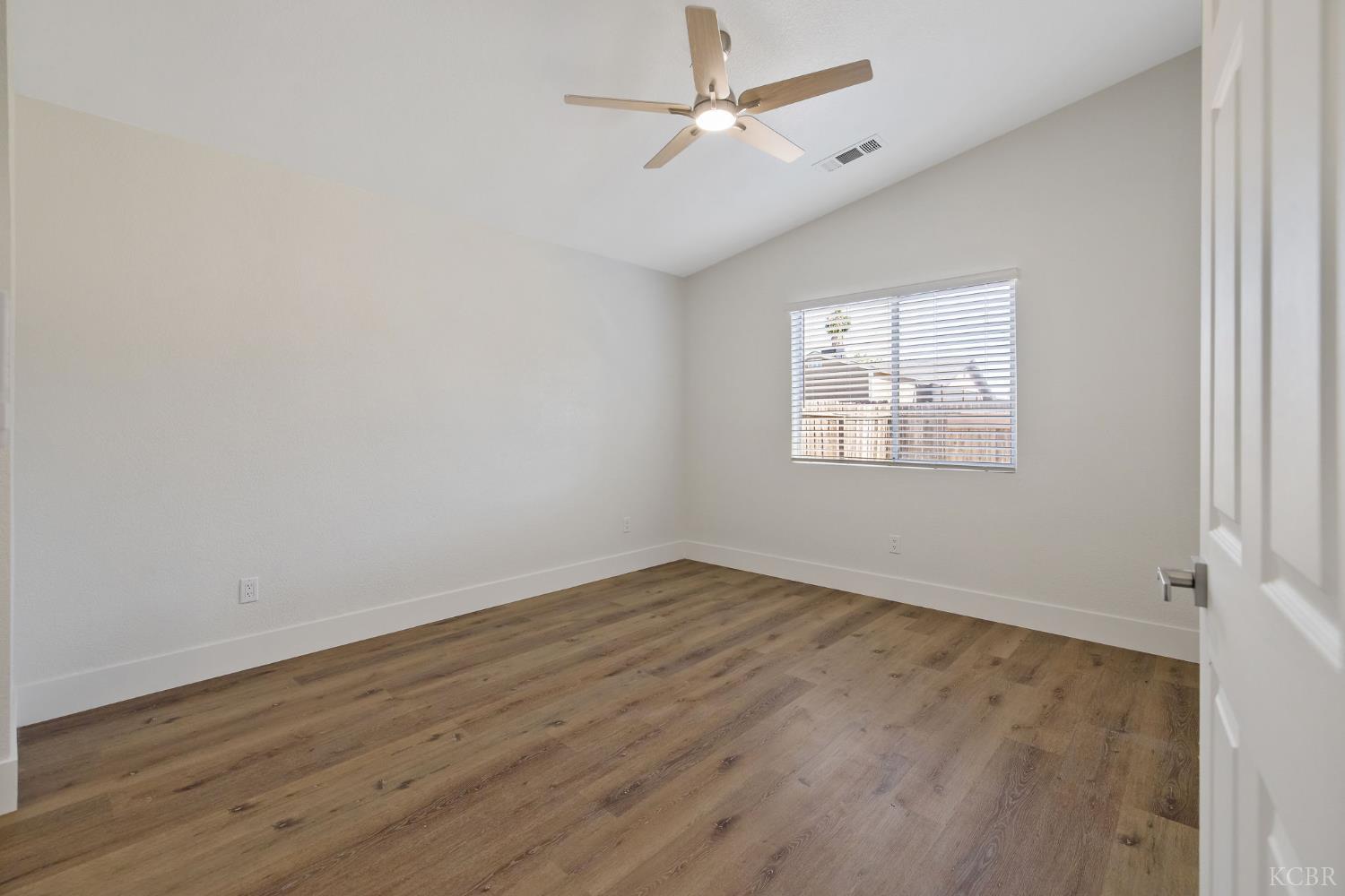 593 Peachwood Ave, Tulare, CA 93274
