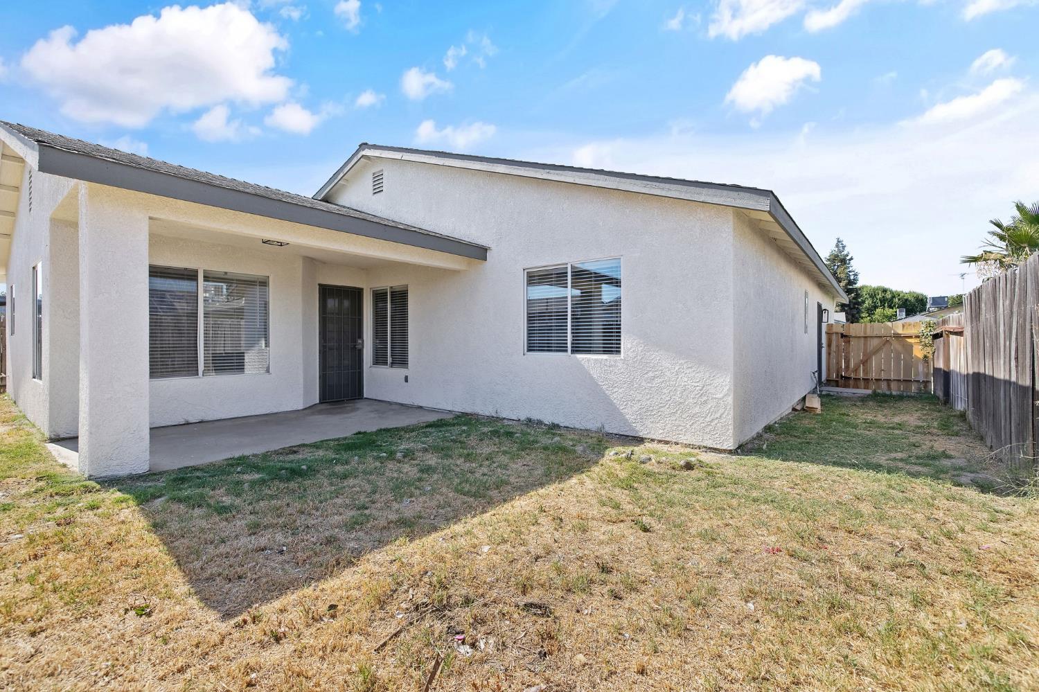 593 Peachwood Ave, Tulare, CA 93274