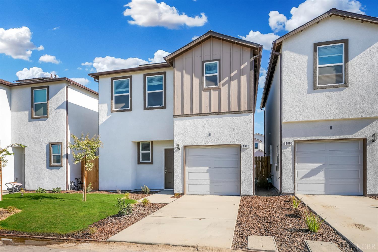 1012 Bueva Vista Ln, Hanford, CA 93230
