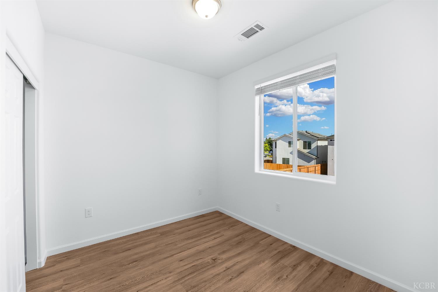 1012 Bueva Vista Ln, Hanford, CA 93230