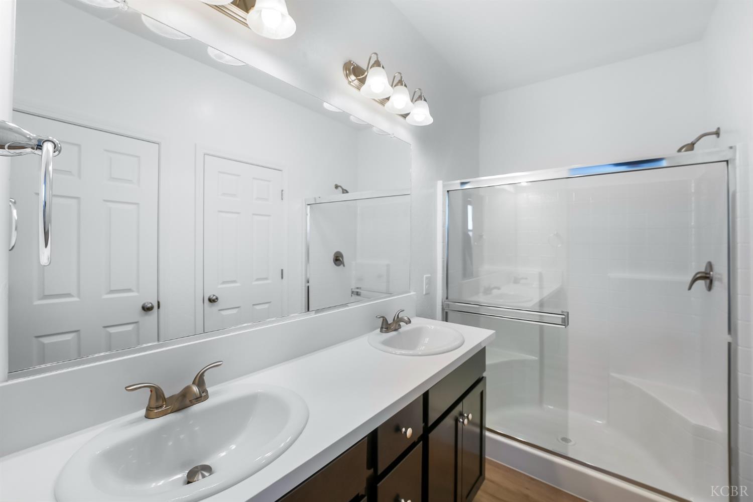 1012 Bueva Vista Ln, Hanford, CA 93230