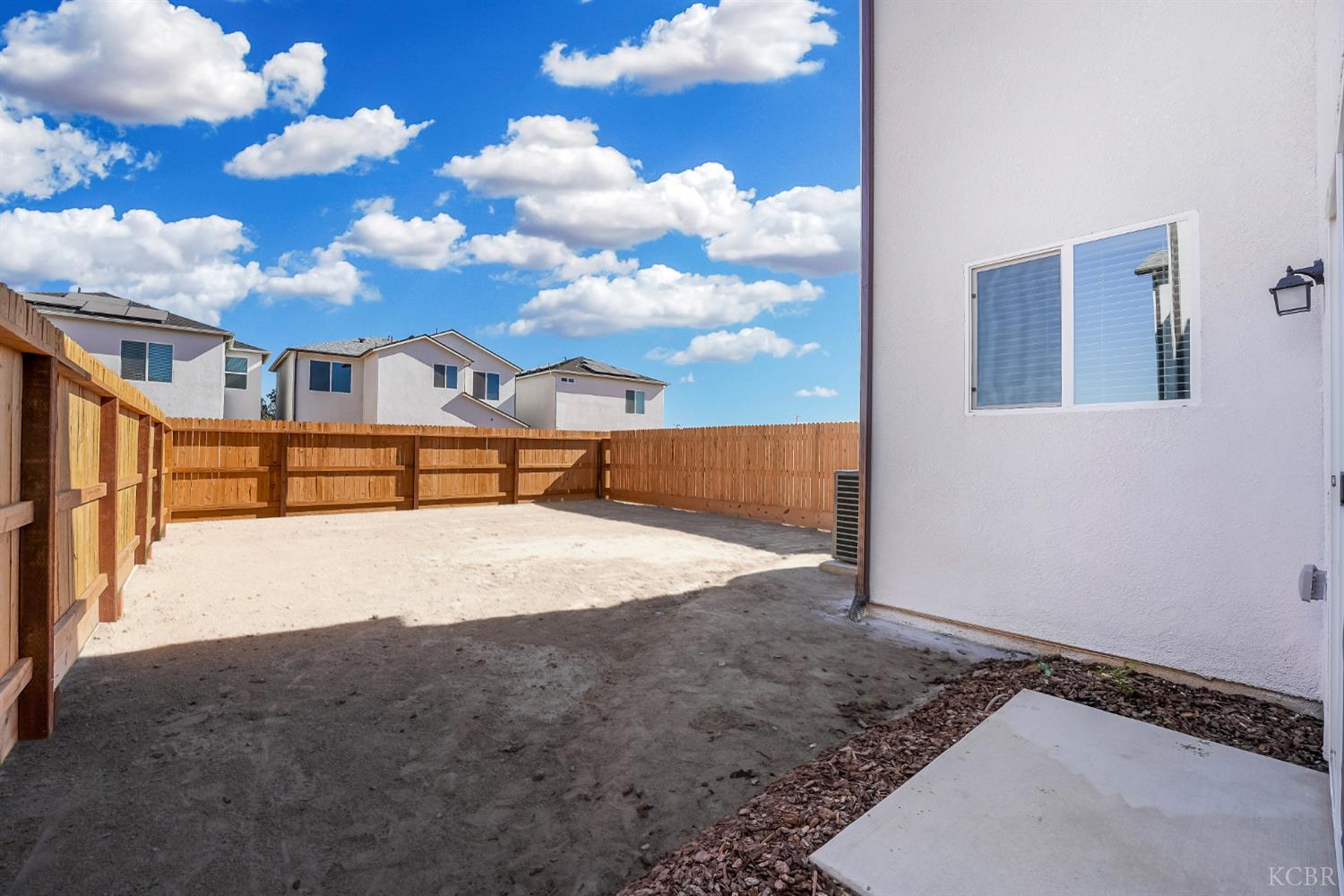 1012 Bueva Vista Ln, Hanford, CA 93230