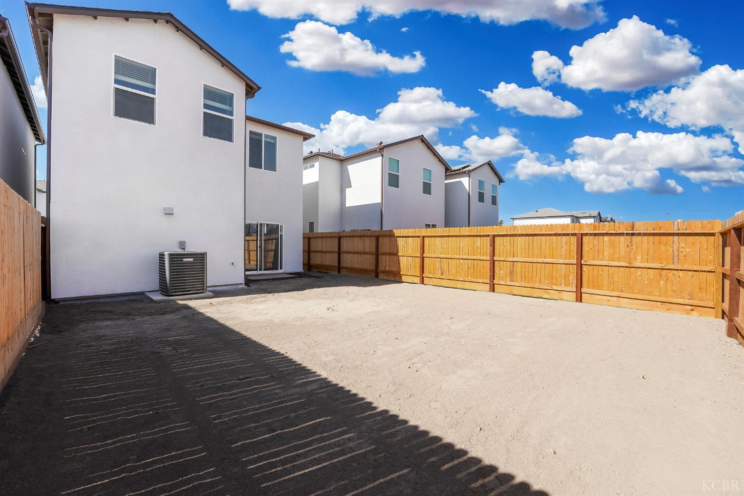 1012 Bueva Vista Ln, Hanford, CA 93230