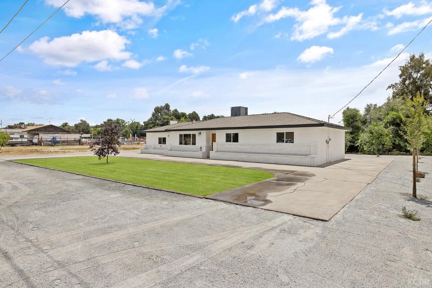 6125 E Mount Whitney, Laton, CA 93242