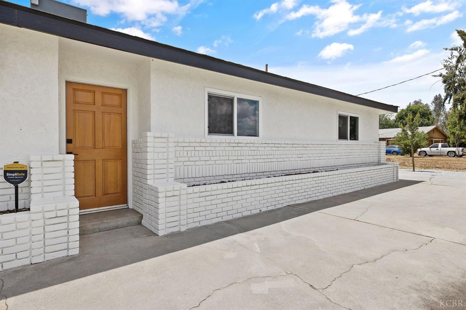 6125 E Mount Whitney, Laton, CA 93242