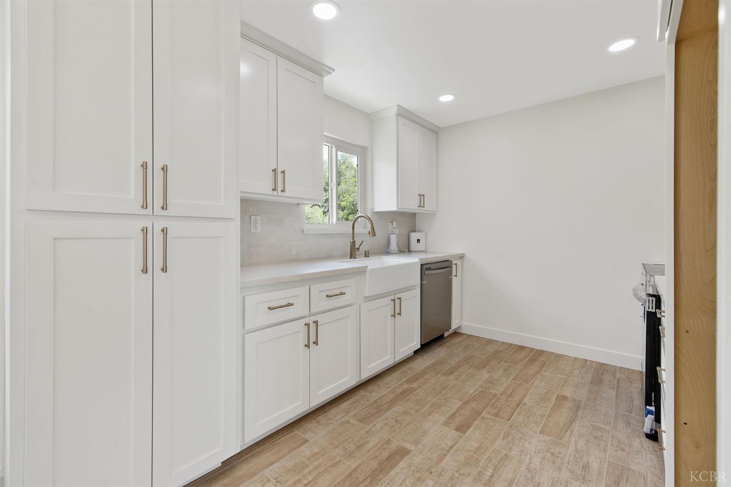 6125 E Mount Whitney, Laton, CA 93242