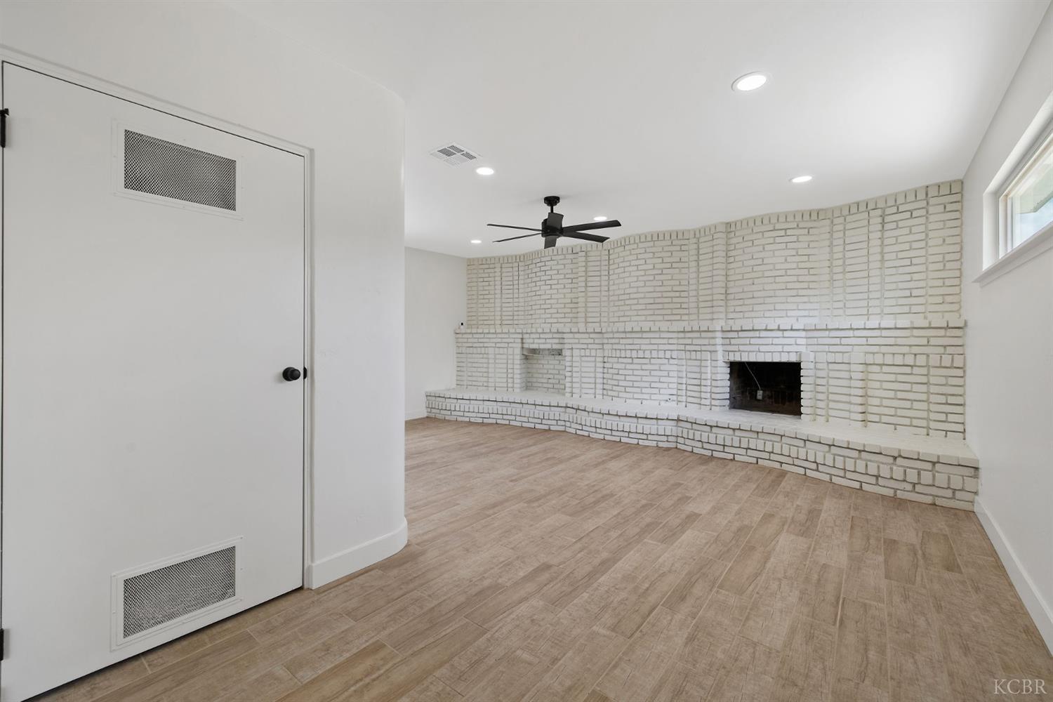 6125 E Mount Whitney, Laton, CA 93242