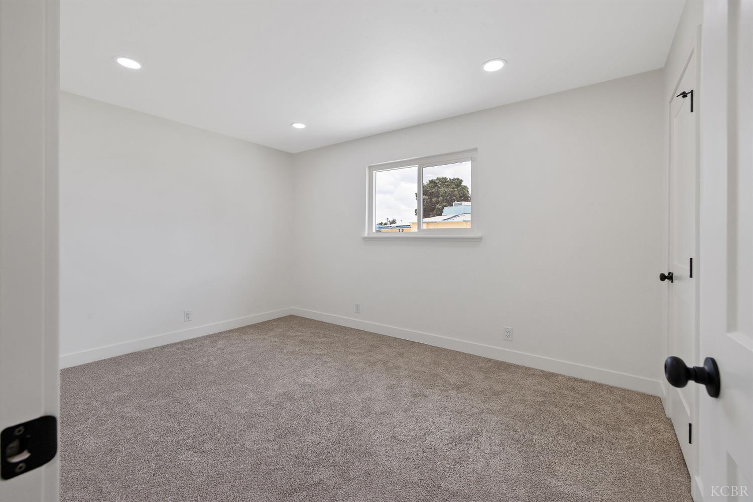 6125 E Mount Whitney, Laton, CA 93242