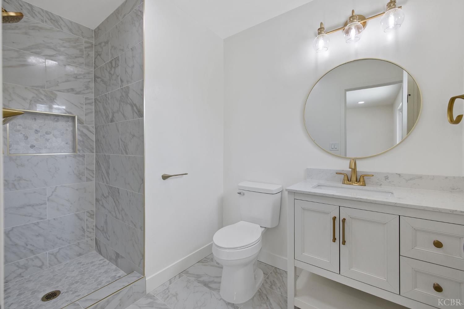 6125 E Mount Whitney, Laton, CA 93242