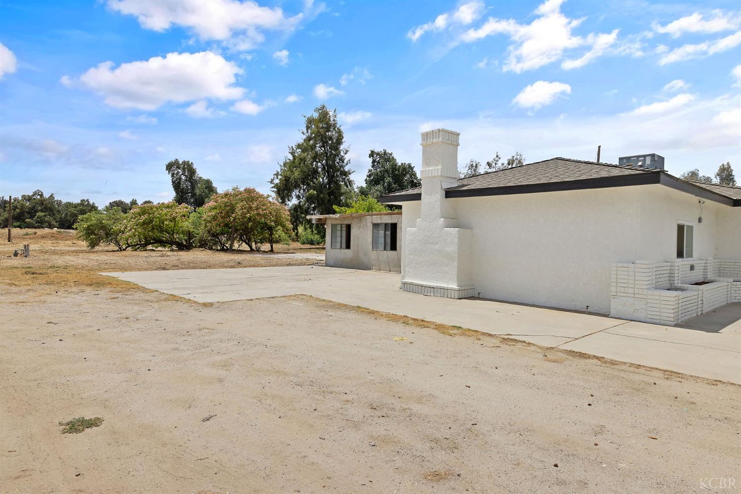 6125 E Mount Whitney, Laton, CA 93242