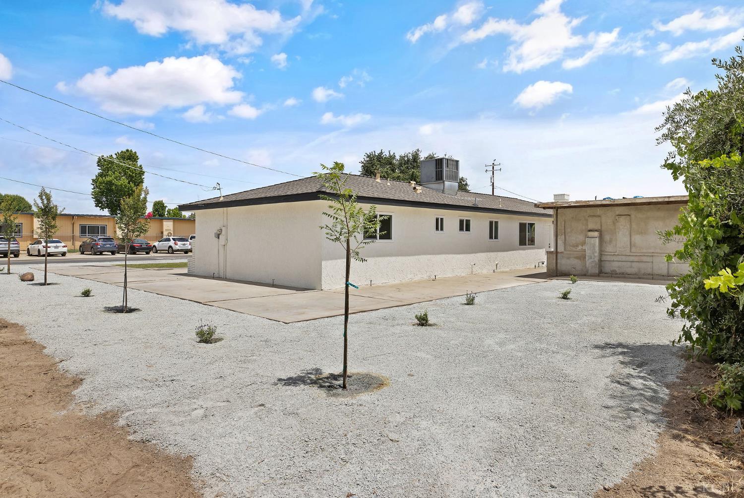 6125 E Mount Whitney, Laton, CA 93242